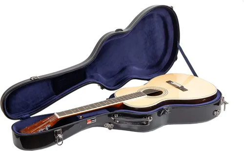 Crossrock Funda de fibra de vidrio para guitarras acústicas 000/OM de 12 trastes, con compartimento para accesorios, correas de mochila, bloqueo