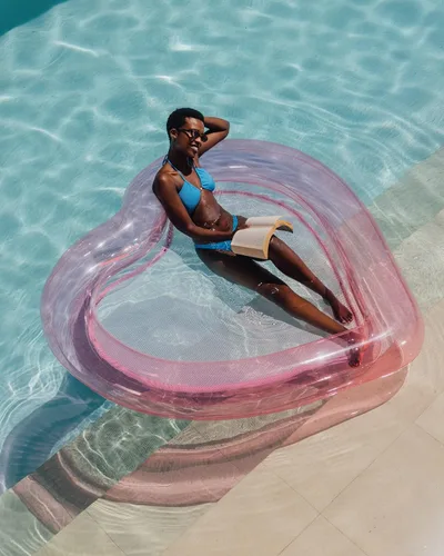 Miniatura 4 de FUNBOY Hamaca de agua original de corazón transparente con flotador de malla para piscina, perfecta para fiestas de verano en la piscina