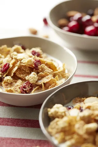 Miniatura 6 de Great Grains Cereal Crujiente de Arándanos y Almendras, Cereal con Arándanos Secos y Almendras, Proyecto Verificado Sin OMG, Caja de 14 OZ