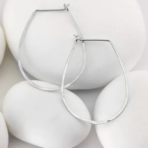 Miniatura 125 de Aretes de aro finos martillados, elegantes plata esterlina geométrica sólida, relleno de oro y relleno de oro rosa; para mujer por Lotus Stone