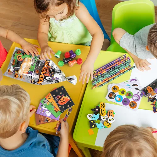 Miniatura 5 de Paquete de 30 artículos de papelería de fiesta de Halloween para el aula de niños, más de 240 piezas de bolsas de golosinas de Halloween a granel