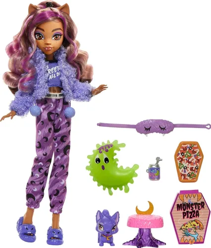 Miniatura 4 de Monster High Muñeca de fiesta Creepover, lobo Clawdeen con media luna de perro, ropa de fiesta de pijamas y accesorios como máscara de ojos y pizza