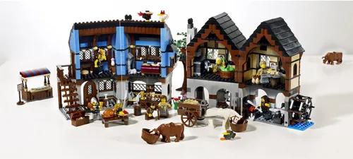 Miniatura 4 de Castillo medieval, aldea y mercado de Lego (10193)