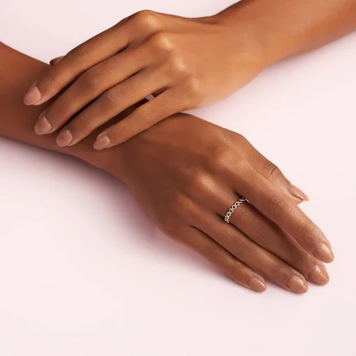 Miniatura 5 de PANDORA Anillo de rosa con banda de corazones Metal