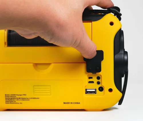 Miniatura 5 de Kaito Voyager Pro KA600 - Radio de emergencia digital solar con generador eléctrico, manivela giratoria, transmite AM, FM, LW, SW y NOAA, radio