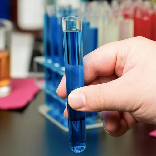 Miniatura 4 de Lainrrew 50 tubos de ensayo, tubos de ensayo de plástico transparente con tapas y 2 embudos para experimentos científicos, almacenamiento