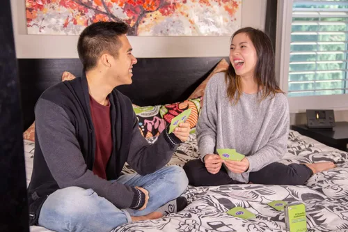 Miniatura 70 de 52 dilemas sociales esenciales: habilidades para que niños y adolescentes prosperen en la escuela secundaria - Tarjetas de conversación creadas por