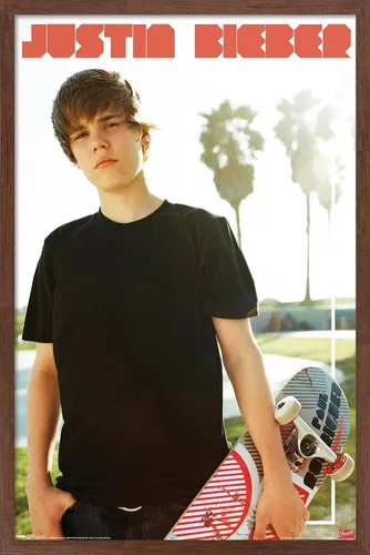 Miniatura 10 de Trends International Justin Bieber - Póster de pared de monopatín, 14.725 x 22.375 pulgadas, versión enmarcada de madera de granero
