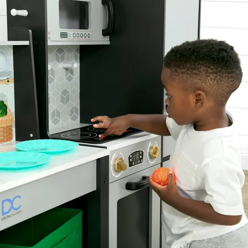 Miniatura 11 de Delta Children - Cocina de juguete Gourmet Todo en Uno de Rincón - Juego de cocina con estufa segura y sin calor con luces, horno, fregadero, Gris