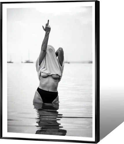 Acqooeakt Arte de pared vintage de moda en blanco y negro Arte feminista de mujeres sexys en el lago Arte de dedo medio feminista Impreso en lienzo