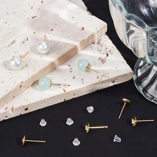 Miniatura 5 de Beebeecraft 1 caja de 200 piezas de aretes de perlas chapados en oro de 24 quilates para cuentas medio perforadas con 200 tuercas de plástico