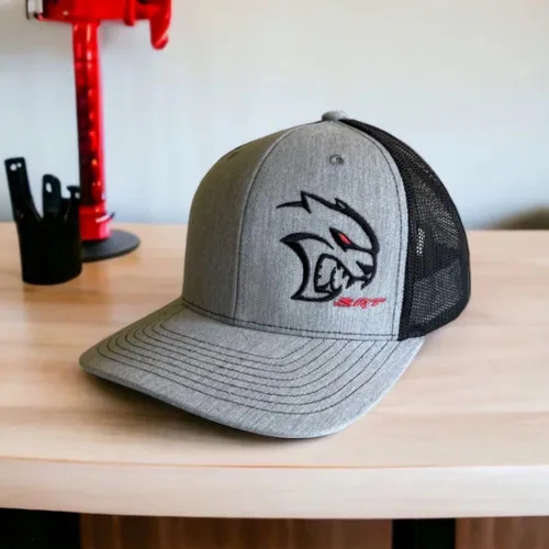 Miniatura 2 de Dodge SRT Hellcat Redeye Rumble Snapback Trucker - Gorra de malla negra roja con parche bordado de logotipo Redeye y parche lateral SRT, con licencia