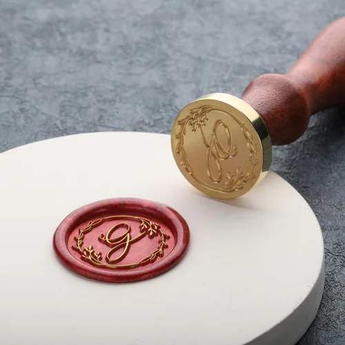 Miniatura 7 de Yoption Sello de cera con letra G escrita a mano, alfabeto inicial vintage con sello de cera de sellado de rama de olivo
