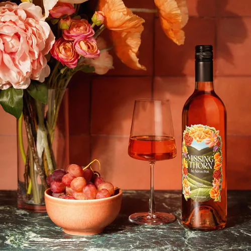 Miniatura 7 de Missing Thorn Vino rosado de Zinfandel sin alcohol de Aaron Pott – Sip Clean vino sin alcohol con bayas y notas de naranja sanguina – Bajo azúcar