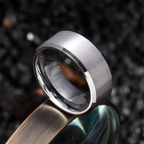 Miniatura 95 de King Will Anillo de boda de tungsteno para hombre, disponible en 15/64 a 25/64 de pulgada (6 a 10 mm), negro/plata, acabado mate, borde pulido