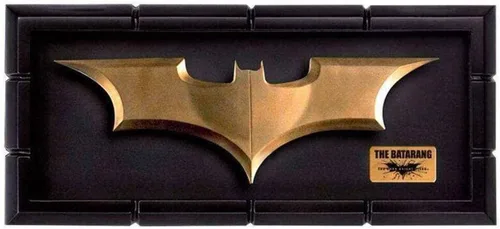Batman: Réplica de utilería del Batarang de la película El caballero oscuro: la leyenda renace