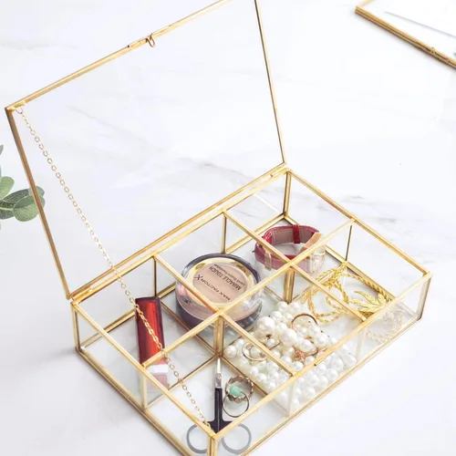 Miniatura 6 de Caja de vidrio vintage dorada de vidrio transparente y latón para almacenamiento de joyas y maquillaje cosmético, soporte para lápiz labial