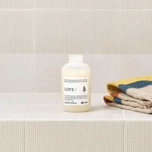Miniatura 5 de Davines LOVE/Curl Shampoo, Creamy Taming Cleanser for Wavy & Curly Hair - Enhances Elasticity, Volume & Softness - Hydrating Baobab Pulp Formula
