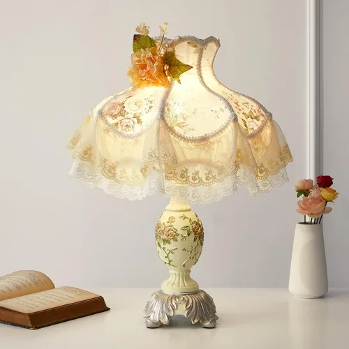 Retisee Lámpara de mesa de flores victorianas, lámpara de coqueta floral, vintage con pantalla de tela de encaje, con flecos, plisada, antigua,