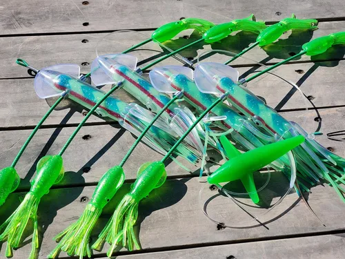 LOBO LURES SquidNation Billfish Edition Longtail Flippy Floppy Pakula Edition Marlin & Atún Teaser - Cadena de margaritas LUMO Glow