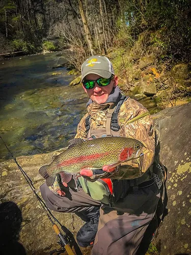 Miniatura 5 de Leland's Lures Trout Magnet - Kit de 85 mini imanes de 85 piezas, incluye 70 cuerpos de larva y 15 ganchos de tamaño 14, para pesca con mosca