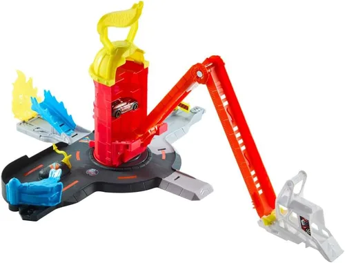 Miniatura 5 de Hot Wheels Juego de pistas de juguete para auto, estación de bomberos City Super Fire Station Rescue Playset y camión de bomberos a escala 1:64