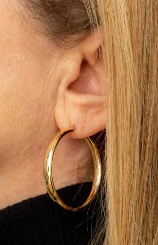 Miniatura 4 de Aretes de aro medianos planos y anchos de oro amarillo de 14 k (0.197 in de ancho)
