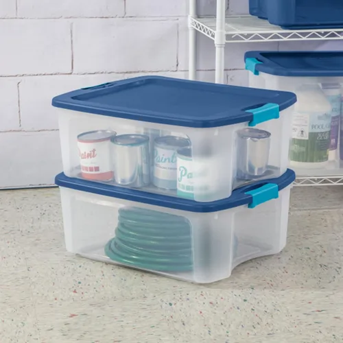 Miniatura 7 de Sterilite Paquete de 12 contenedores de almacenamiento de plástico transparente con tapas de pestillo y asas de agarre completo, 12 galones