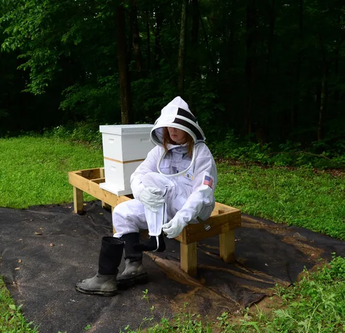 Miniatura 6 de Traje de abeja de 3 capas con velo de esgrima un par de guantes a prueba de picaduras traje de apicultura ventilado Blanco