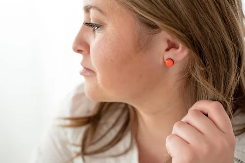 Miniatura 8 de Aretes de tachuelas, mariquita, manchas negras de 10 mm, aretes redondos para mujeres y niñas hechos a mano, entradas de acero inoxidable