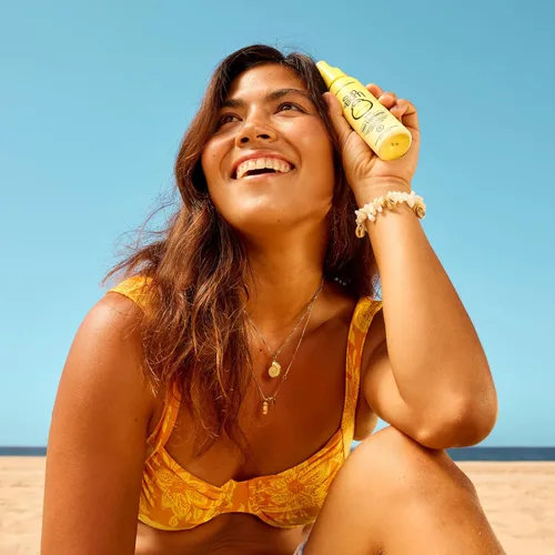 Miniatura 5 de Sun Bum Kit de viaje para aclarar y tonificar, aclarador de cabello rubio y potenciador de tono, mejora el color y el brillo del cabello mientras