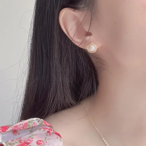 Miniatura 5 de Aretes de perlas para mujer, perlas redondas blancas, aretes de oro envueltos de alambre, joyería hecha a mano para mamá, amante y ella