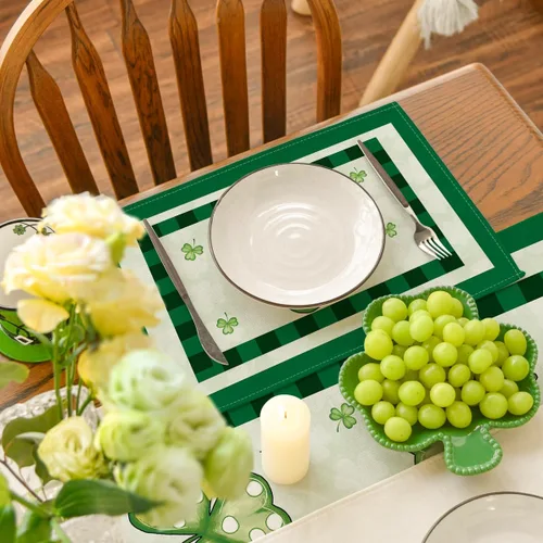 Miniatura 5 de Artoid Mode Juego de 4 manteles individuales verdes con citas del día de San Patricio para mesa de comedor, 12 x 18 pulgadas, trébol de la suerte