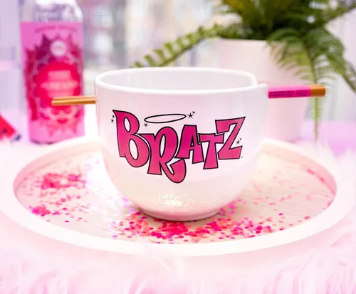 Miniatura 4 de Silver Buffalo Bratz - Tazón de cerámica para ramen con palillos con Cloe, Jade, Yasmin y Sasha, 20 onzas