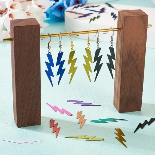 Miniatura 19 de FASHEWELRY 16 dijes de plumas de arco iris de acero inoxidable con alas de filigrana, adornos de metal de 4 colores para hacer joyas, pulseras