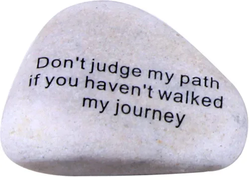 Holy Land Market - Don't Judge My Path... Piedras naturales grabadas extra grandes de Tierra Santa: 4-5 pulgadas