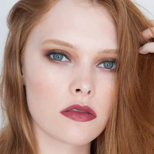 Miniatura 5 de theBalm Conoce a Matte Hughes