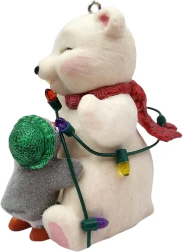 Miniatura 6 de Hallmark Adorno navideño de recuerdo 2019 con fecha de año Bola de nieve y esmoquin Decking The Halls Oso polar y pingüino