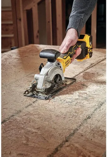 Miniatura 7 de DEWALT ATOMIC 20V MAX* Kit de sierra circular, 4-1/2 pulgadas (DCS571P1)