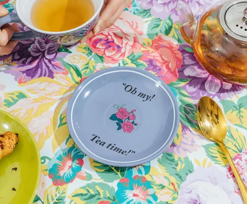 Miniatura 6 de Silver Buffalo Alice in Wonderland Oh My - Taza de té y platillo de cerámica en caja, 12 onzas Oh mi caja