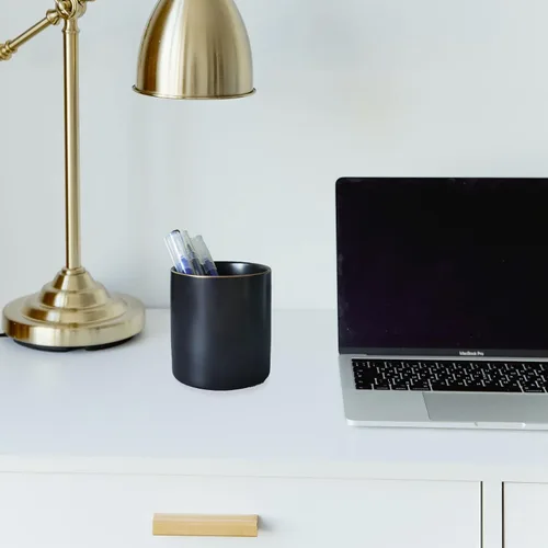 Miniatura 3 de HANKOR Portalápices de cerámica para escritorio - Lindo organizador de taza para bolígrafos y brochas de maquillaje con ribete dorado estético