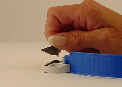 Miniatura 2 de AccuSharp Afilador de cuchillos y herramientas y cuchillas de repuesto, compacto y fácil de usar, afilador para cuchillos de cocina, cuchillos