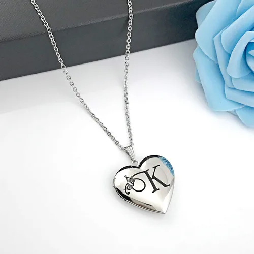 Miniatura 5 de MUERDOU Collar con medallón de mariposa que sostiene fotos, letra inicial del alfabeto en forma de corazón, foto con medallón de memoria, Esmalte