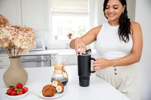 Miniatura 10 de Ello Port - Vaso de 40 onzas con asa de transporte y asa integrada, botella de agua reutilizable de acero inoxidable aislada al vacío, taza de viaje