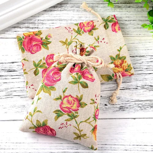 Miniatura 5 de Pangda 30 bolsas con cordón de rosas de tamaño pequeño, bolsa de arpillera con flores, bolsa de lino para regalo, bolsa de joyería para bodas