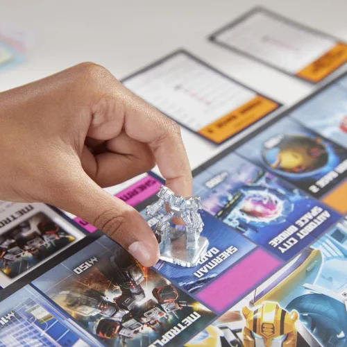 Miniatura 5 de Monopoly: Transformers Edition - Juego de mesa para 2 a 6 jugadores, niños de 8 años en adelante, incluye fichas Autobot y Decepticon