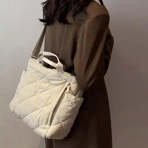 Miniatura 9 de Bolso de mano acolchado grande para mujer, ligero, acolchado, bolso de hombro acolchado, bolso cruzado acolchado de nailon