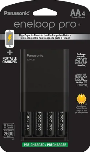 Eneloop Panasonic K-KJ87KHA4BA - Cargador de batería individual con tecnología de carga portátil y baterías recargables 4AA Pro, color negro