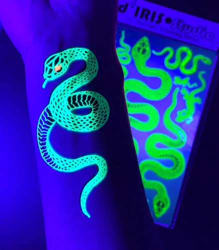 Miniatura 3 de Tatuajes temporales reactivos a los rayos UV – 1 hoja de diseño de serpiente, pintura corporal, accesorios de festival de luz negra, suministros