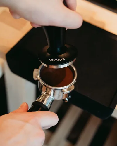 Miniatura 2 de Normcore Tamper de café con resorte de 1.791 in V4 para Flair Pro, Pro 2, base plana de acero inoxidable 304, mango ergonómico de aluminio